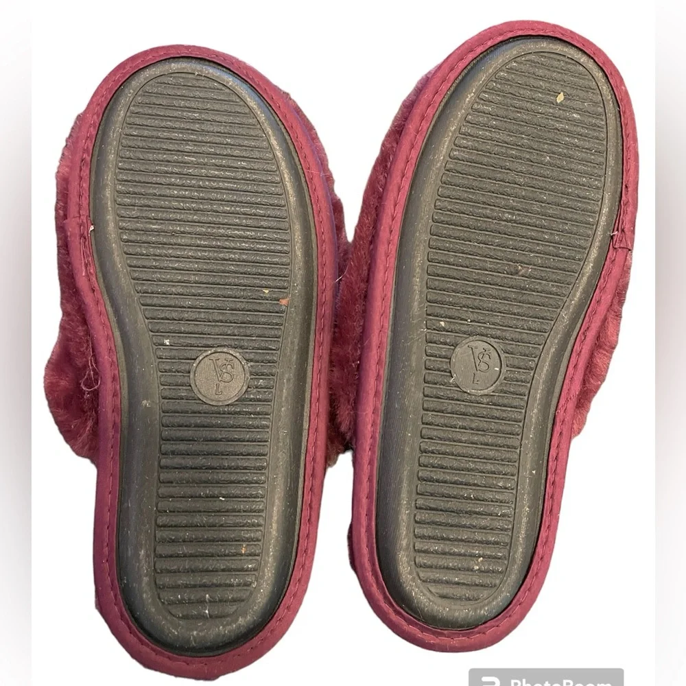 VS Closed-Toe Faux Fur Slippers - Picture 5 of 5